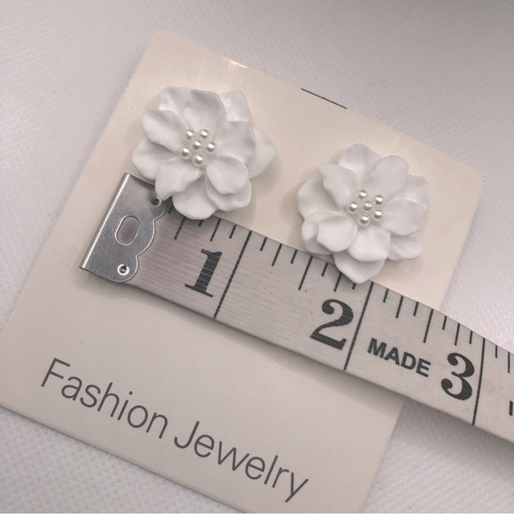🌼 White Camellia Blossom Earrings - Picture 5 of 5